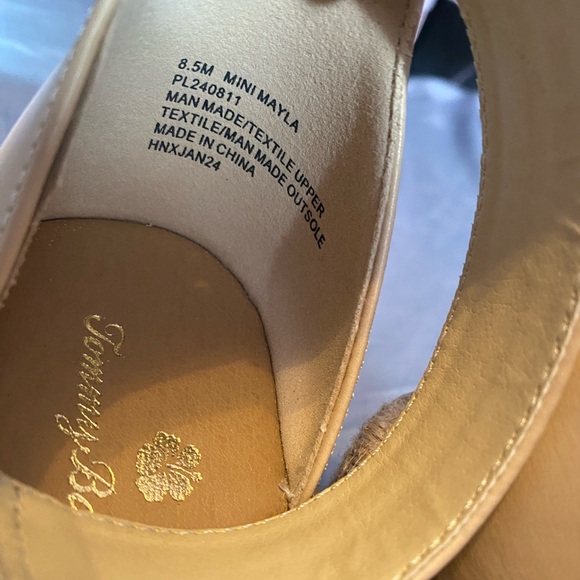 Tommy Bahama wedge sandals - Picture 4 of 5